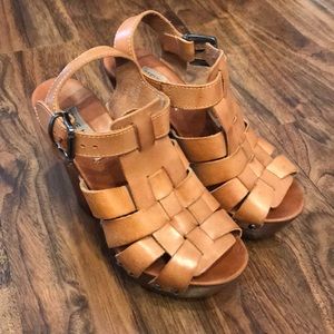 Steve Madden tan leather sandals